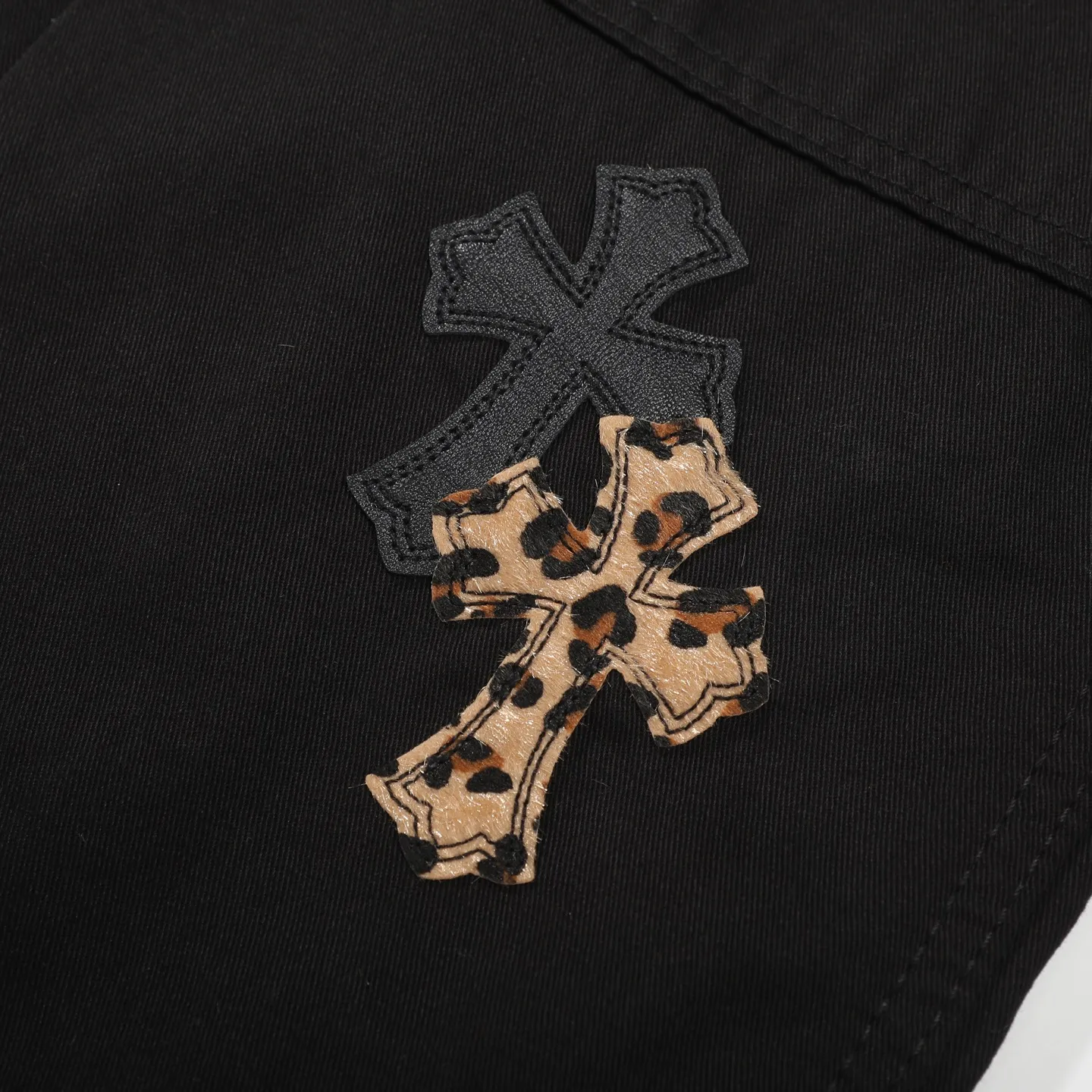 P270 Chrome Hearts Leopard Print Jeans with Black Leather and Wooden Leather Elements Washed Jeans Authentically Restore the Ultimate Vintage Texture Three-Dimensional Fit Loose and Comfortable Not Slimming Appearing Tall and Slim Made by Manufacturers Original Quality Control Same Style for Men and Women Can Be Matched with Couples Versatile Recommendations Must-Have Jeans for All Seasons Fashionistas Have Been Disappointed From the Quality Selection of Fabrics, Cutting of Details, and Matching of Patterns, Everything Is Impeccable! The upper body is so handsome when worn...it can be easily worn by men, women and children! The craftsmanship is made of heavy-duty washed pure cotton denim fabric. After washing, it is soft and thick and looks very stylish when worn. Color: black Size: 28 30 32 34 36